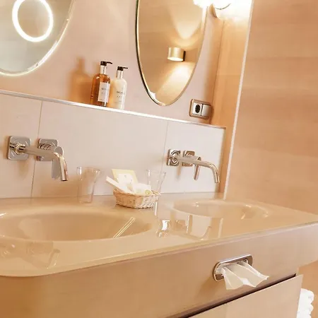 מלון Juffing & 4*